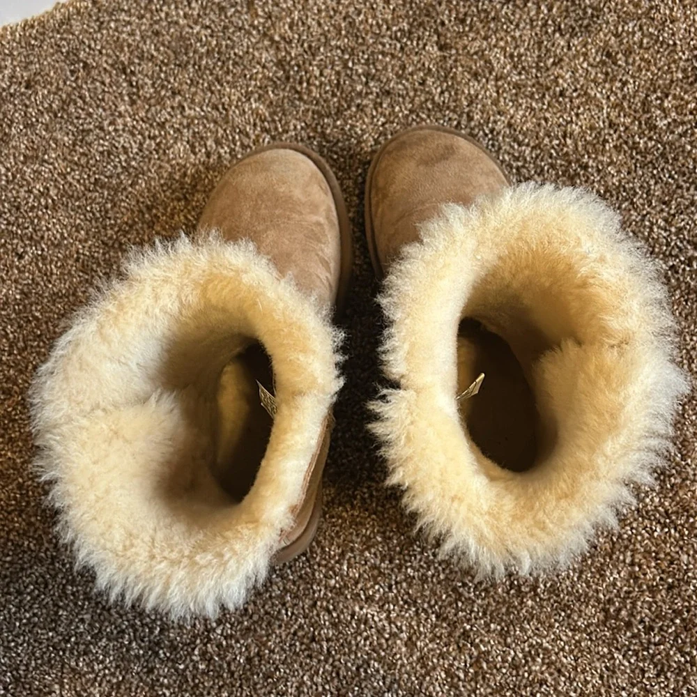 UGG Boots - Picture 6 of 6